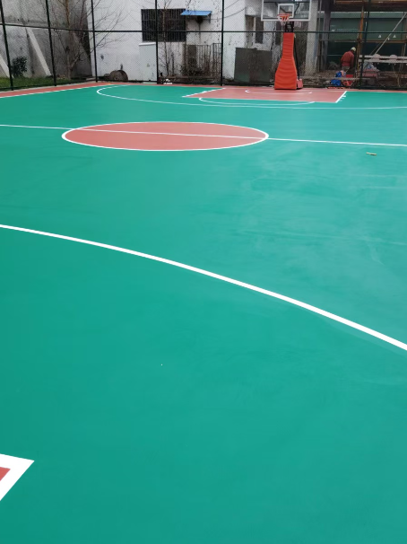 云龙 球场长期使用易出现地面开裂